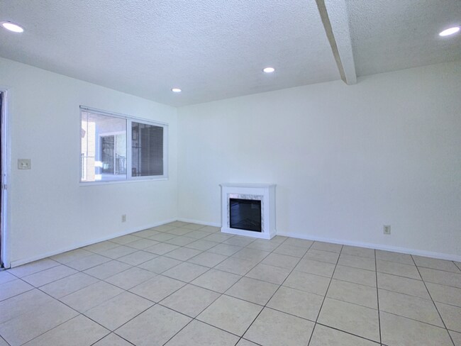 Foto del edificio - 1496 Oakdale Ave