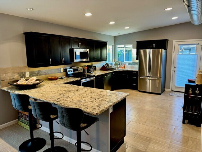 Foto del edificio - Fully Furnished Rental with a Casita – Move-In Ready!