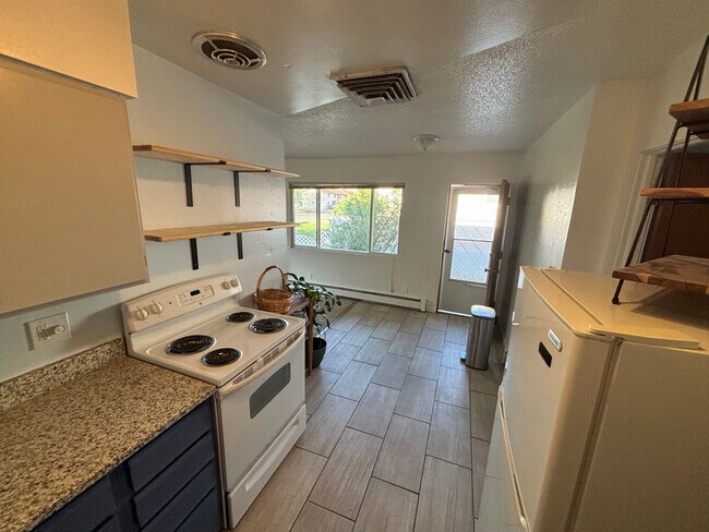 Foto del edificio - 1718 White Ave