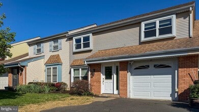 Building Photo - 10 Cedarbrook Dr