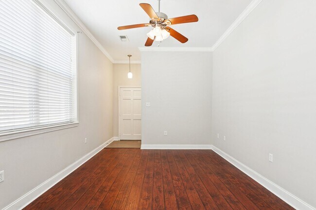 Building Photo - Uptown Rental: 1BR Duplex with Parking