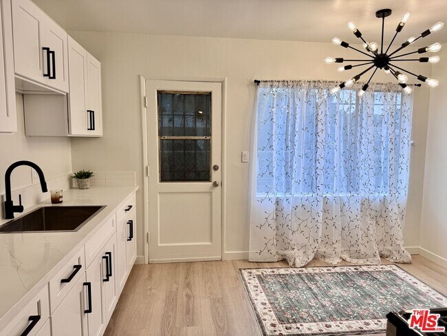 Foto del edificio - 1540 W 60th St