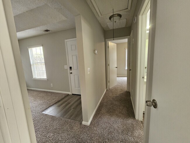 Foto del edificio - 1411 E 58th St