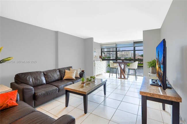 Foto del edificio - 200 Leslie Dr