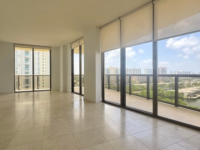 Building Photo - 16275 Collins Ave