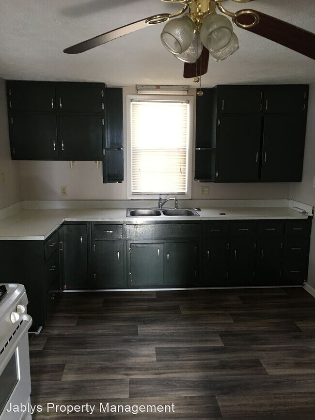 Building Photo - 3 br, 1 bath House - 2727 Chase St