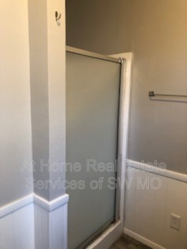 Building Photo - 635 S Main Ave