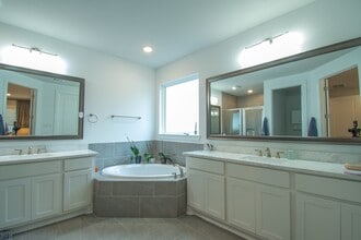 Building Photo - 16 Mariposa Wds Dr
