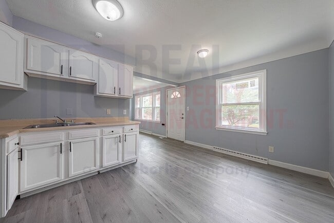 Building Photo - Welcoming 3 Bed 1 Bath Single  Family Home