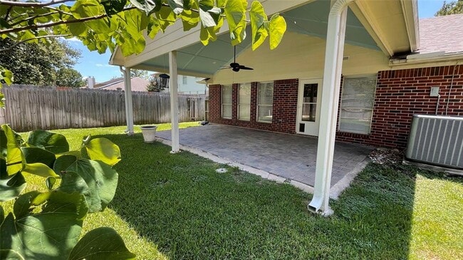 Foto del edificio - 8811 Emerald Heights Ln