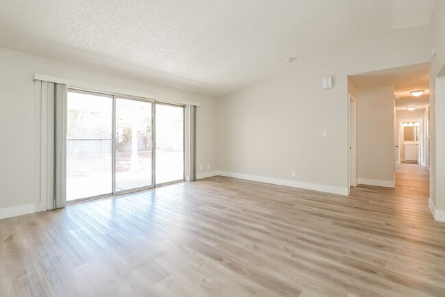 Building Photo - 1555 Calabria Dr