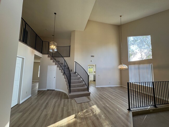 Foto del edificio - Coyote Hills Estates Recently renovated 5 ...