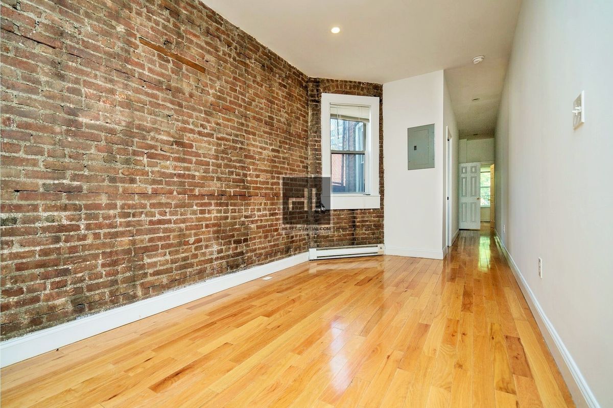 Primary Photo - COZY AND SUNNY 3 BEDROOM ADELPHI STREET/FO...