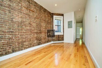 Building Photo - 21 Adelphi St