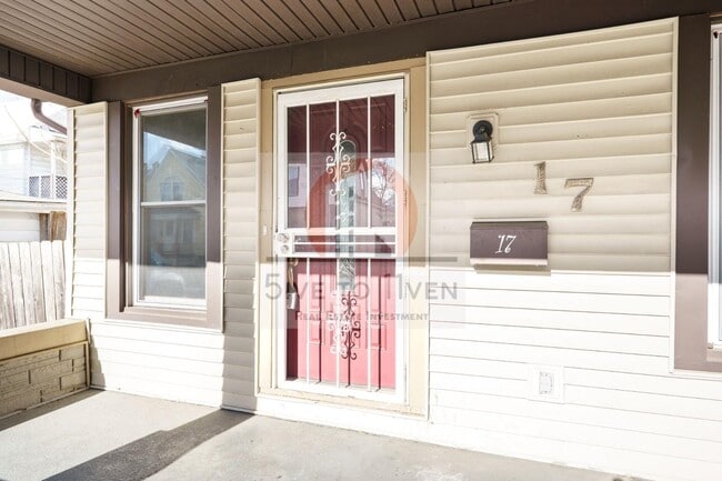 Building Photo - 17 Lucerne Ave