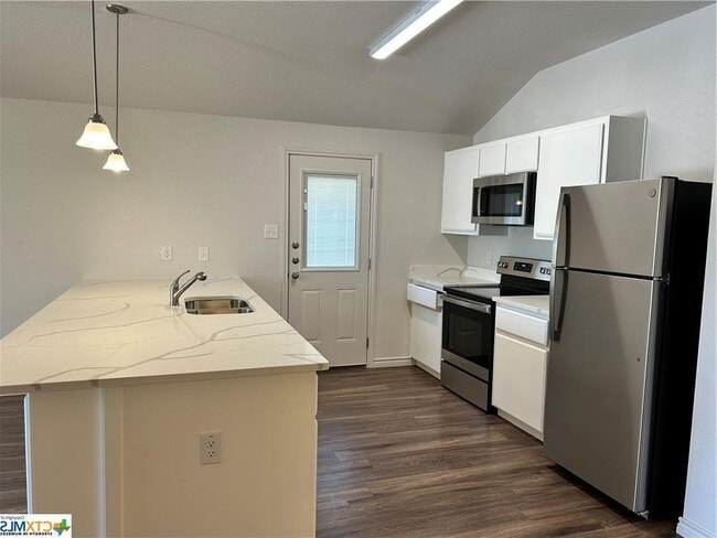 Building Photo - 205 Dolphin Dr
