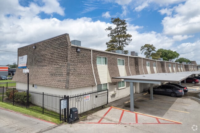 Covered Parking - Havenwood Apartment Homes