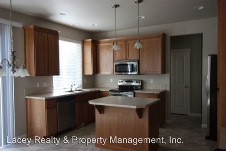 Building Photo - 3820 Ingleside Dr SE