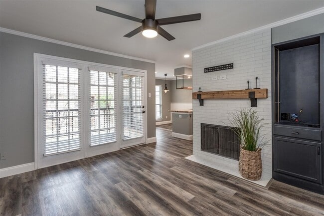 Building Photo - 16301 Ledgemont Ln