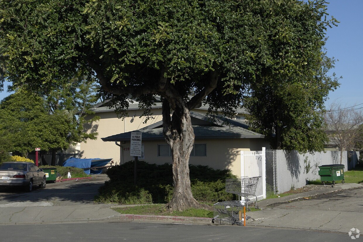 Building Photo - 459 Ranker Pl
