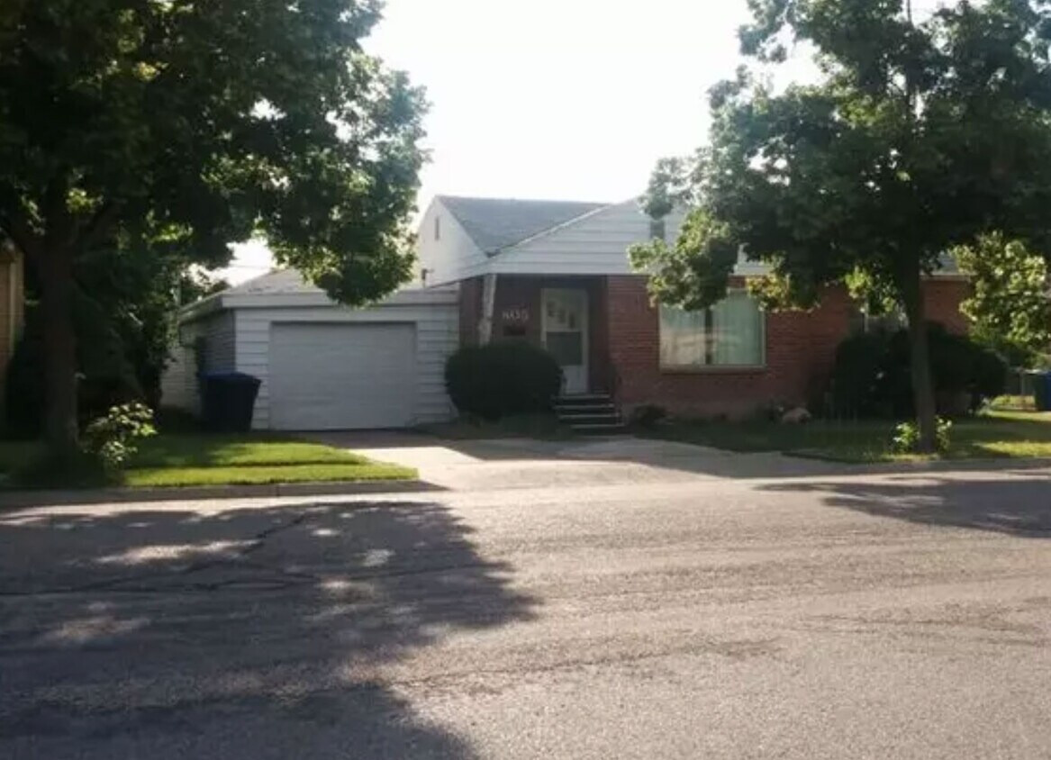 Primary Photo - 805 Hillcrest Ave