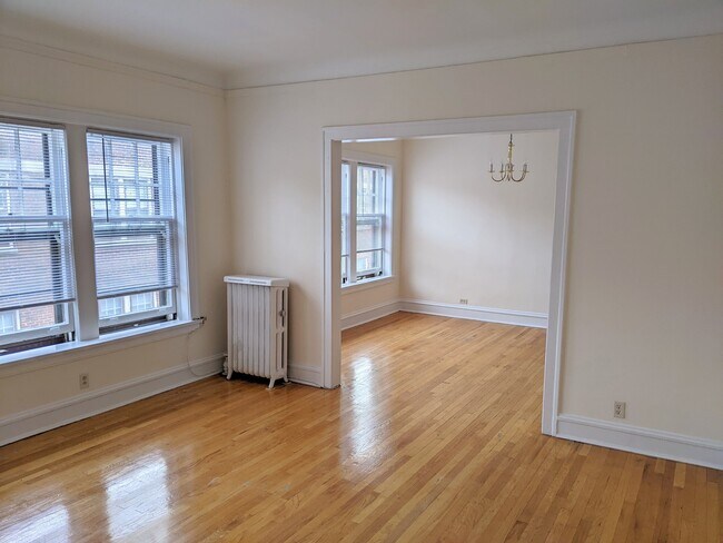 Foto del edificio - 729 Hinman Ave