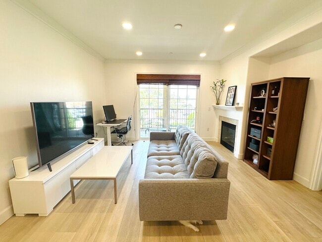 Building Photo - 12975 Agustin Pl