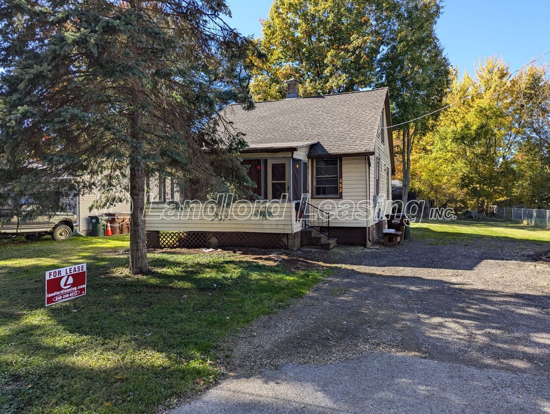 Primary Photo - Cozy 2-Bedroom Home on a Beautiful Lot in ...