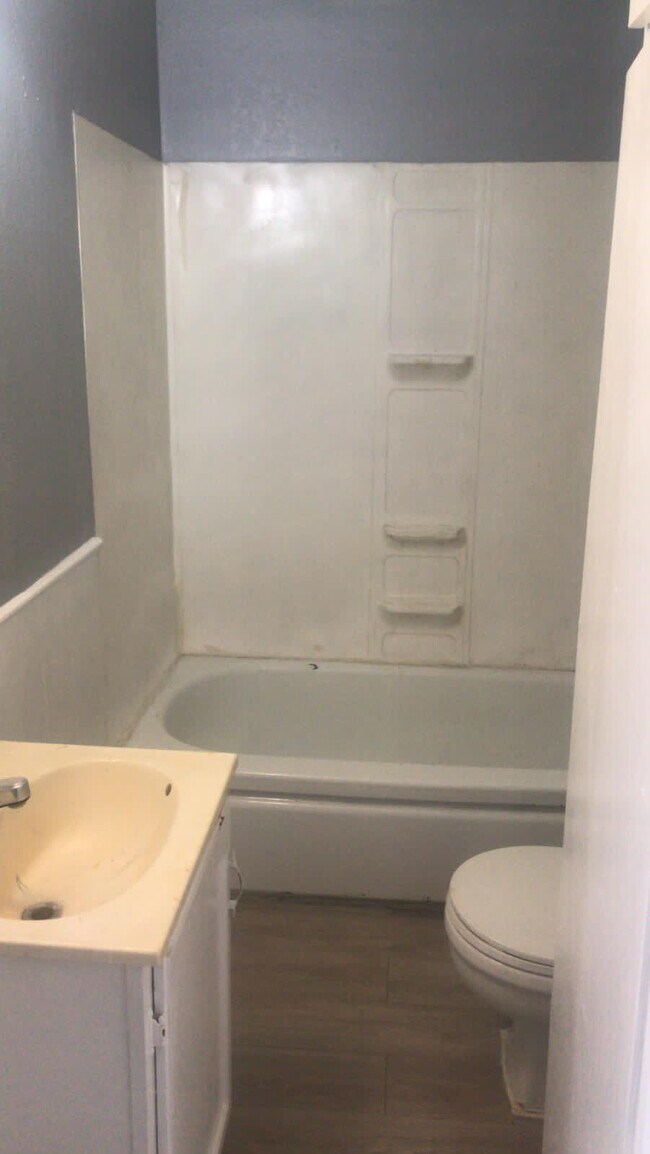 Foto del edificio - 1707 E 27th St