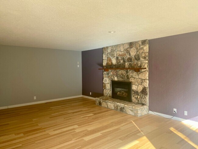 Building Photo - Beautiful 2 Bedroom House!