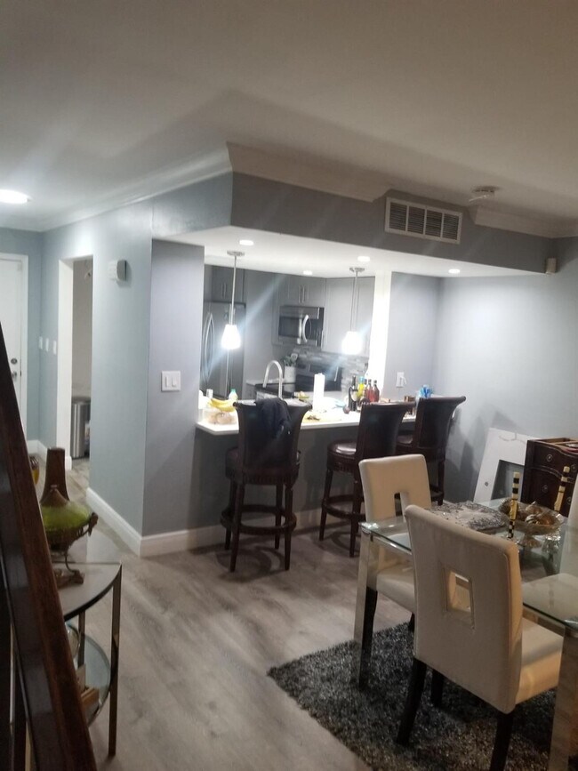 Building Photo - 6562 Racquet Club Dr