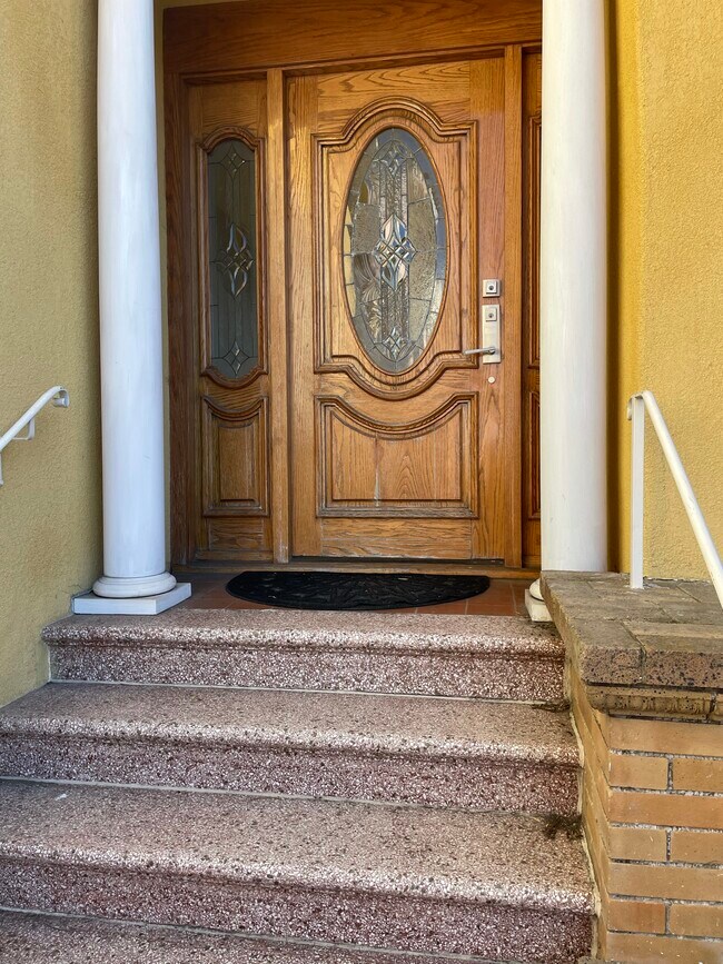 Front Door - 122 Wawona St