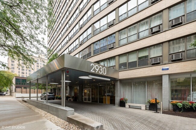 Building Photo - 2930 N Sheridan Rd
