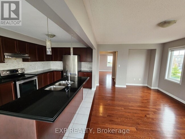 Building Photo - 16 Saunter Ct