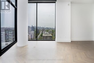 Building Photo - 215 Lonsdale Rd