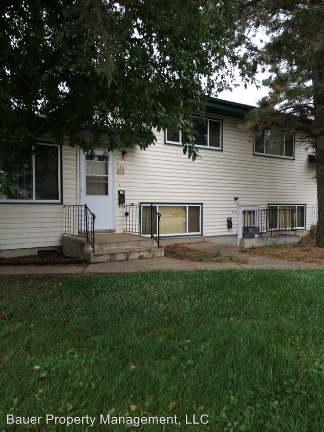 848 3rd Ave W, Dickinson, ND 58601 Condo for Rent in Dickinson, ND