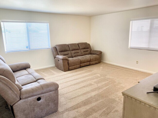 Building Photo - 3 br, 2 bath House - 5739 W Santa Ana Ave