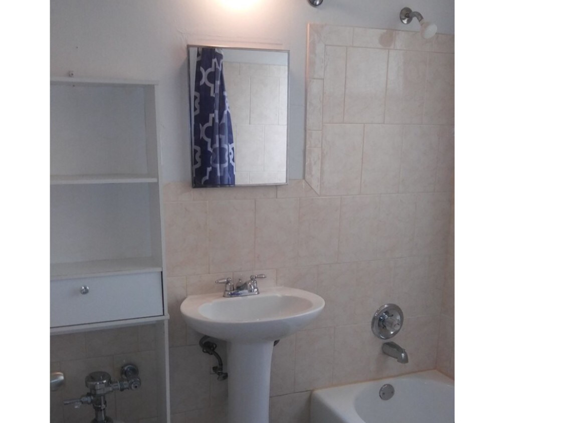 Baño - 818 Pennsylvania Ave