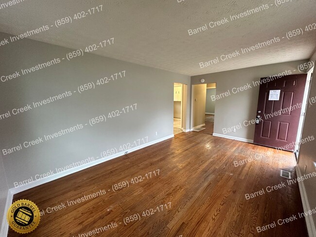 Foto del edificio - 3-Bed 1.5-Bath House + Carport