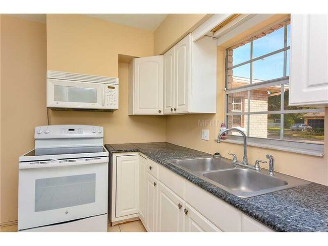 Foto del edificio - 604 Princeton St