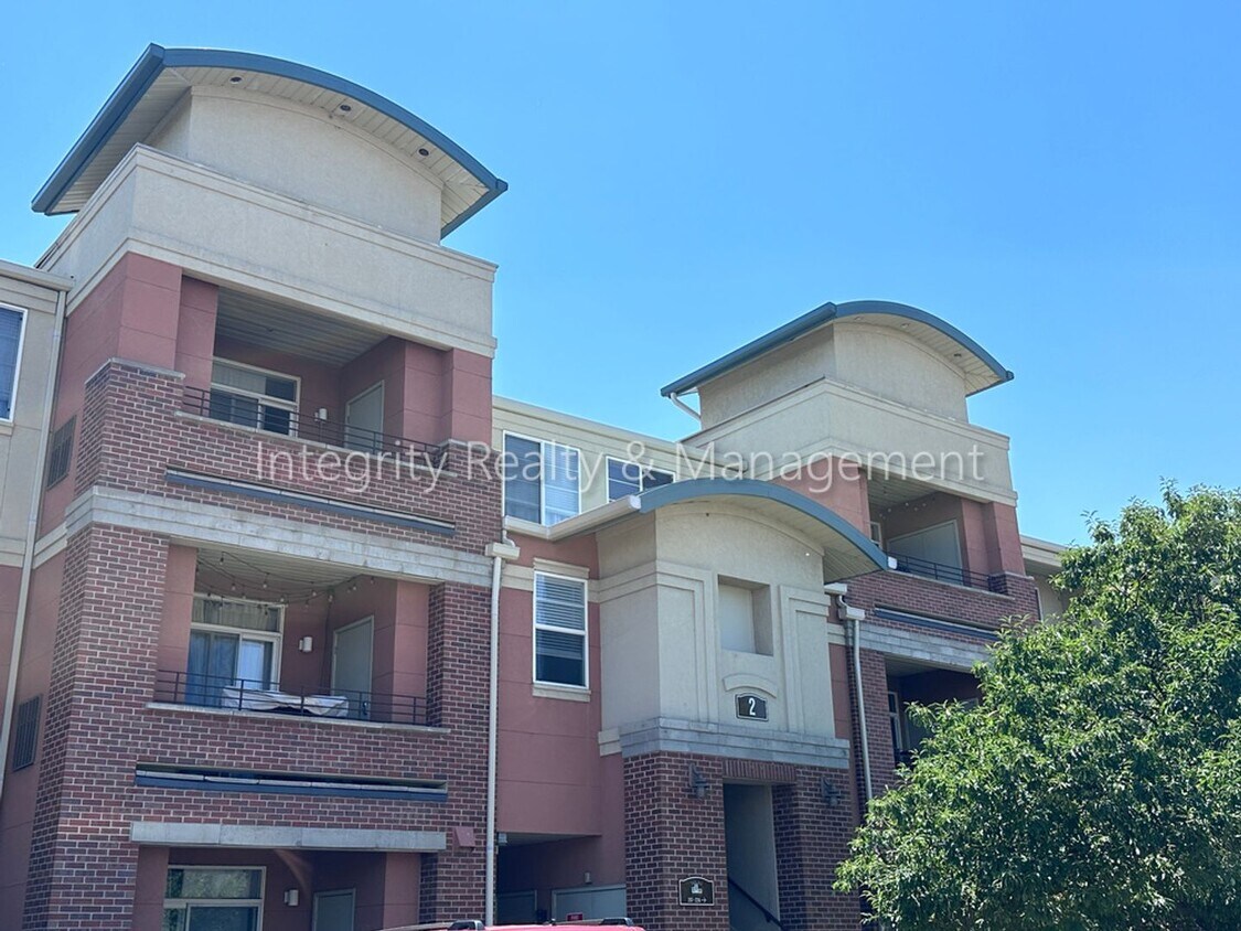 Photo - 2 Bed/2 Bath, 996 Sqft - 4100 Albion St #212 Denver, CO 80216