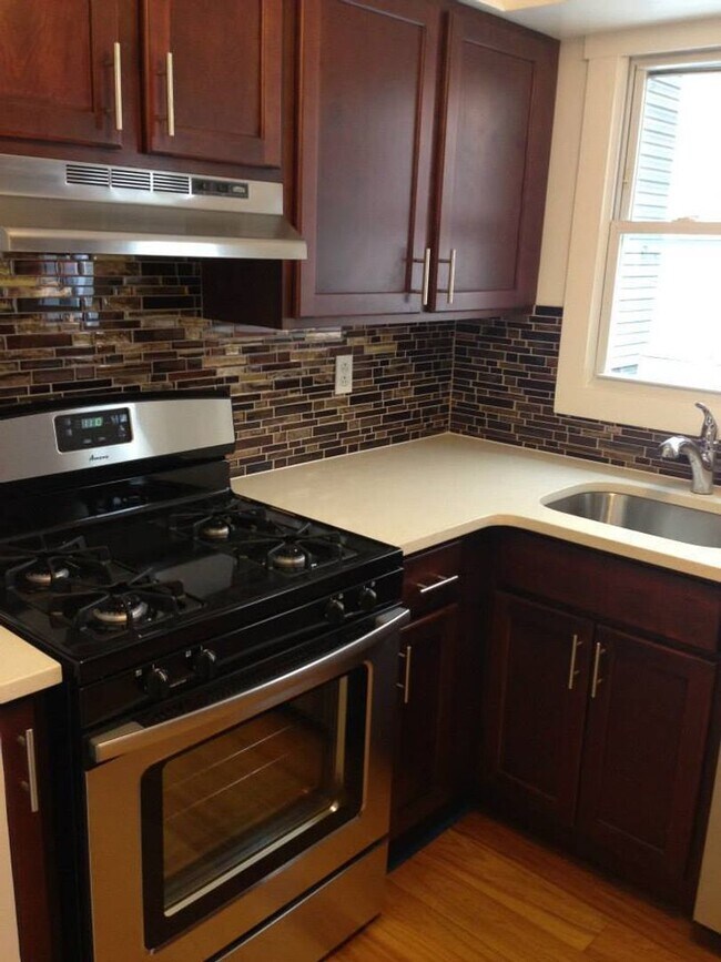 Foto del edificio - Elegant Modern Renovation. Stainless.Quartz.A/C.Laundry.Private Patio.