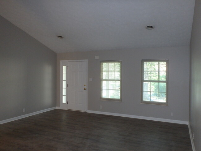 Living Room - 911 Claybrook Ct