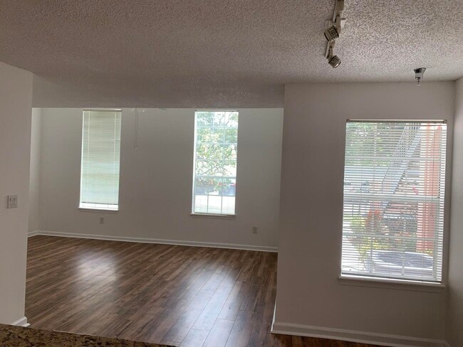 Building Photo - 1335 Crystal Way