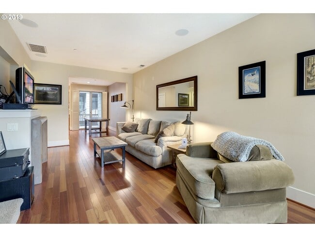 Building Photo - Peterkort Woods neighborhood, 2BR 2.5 BTH,...