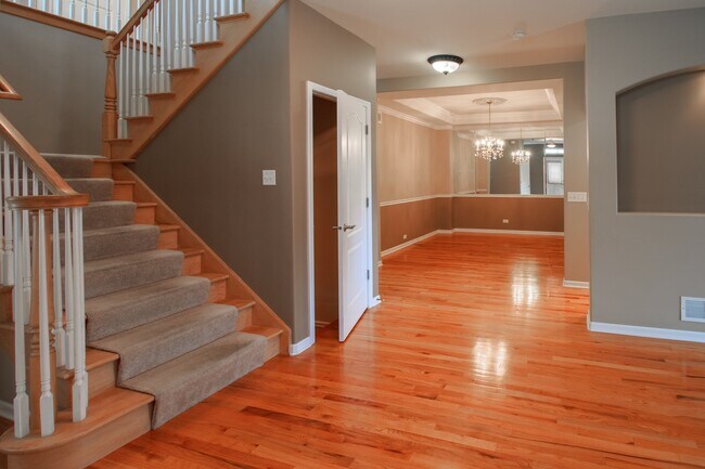 Building Photo - 24813 Ironwood Ct