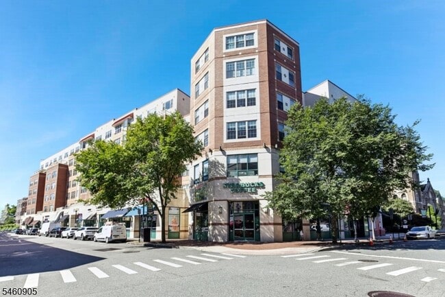 Building Photo - 48 S Park St
