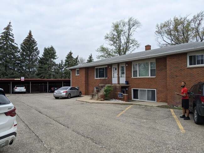 Building Photo - 8048 S Westnedge Ave
