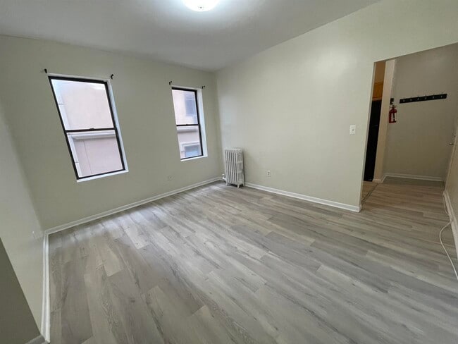 Building Photo - 9015 Bergenwood Ave