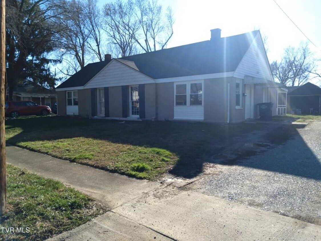 Foto principal - 416 Cherokee Village Dr